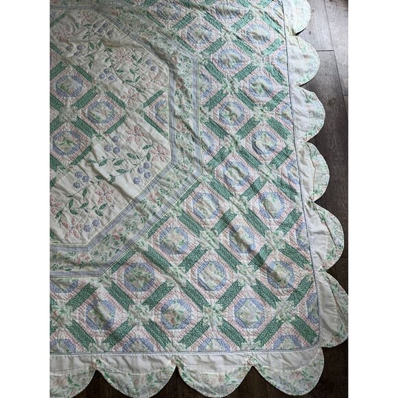 Vtg Handmade Patchwork Quilt Blanket Floral Pastel Scalloped Edges Full/Queen - Picture 4 of 10